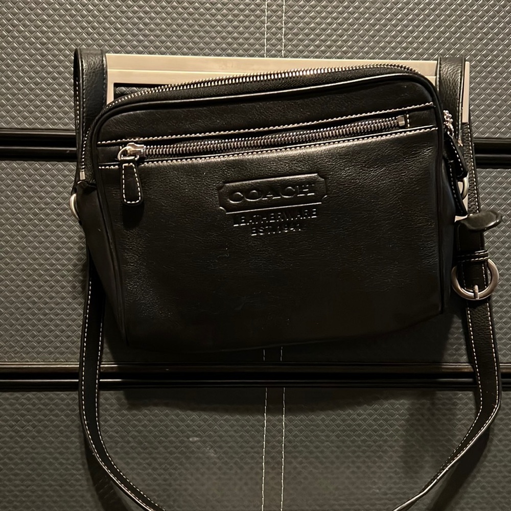 Black coach purse in great condition